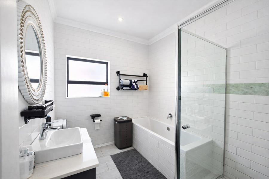 4 Bedroom Property for Sale in The Islands Estates North West